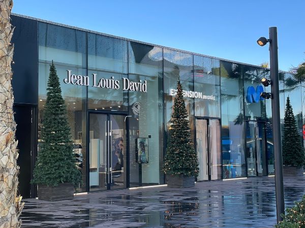 Jean Louis David, firma del Grupo Provalliance, abre un salón en el mayor centro comercial de Madrid, el C.C. Oasiz
